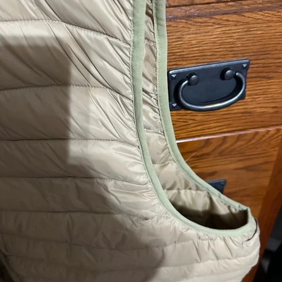 Tan Puffer Vest - Picture 3 of 4